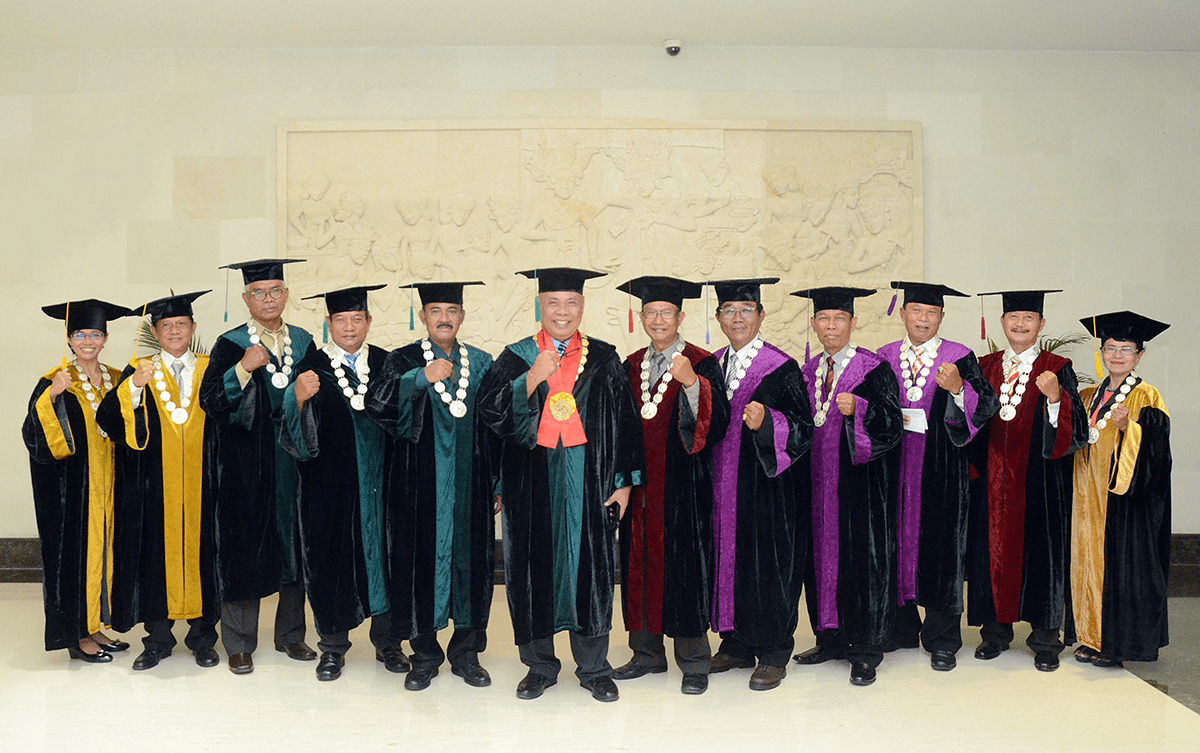 Foto Bersama Rektor IKIP Saraswati